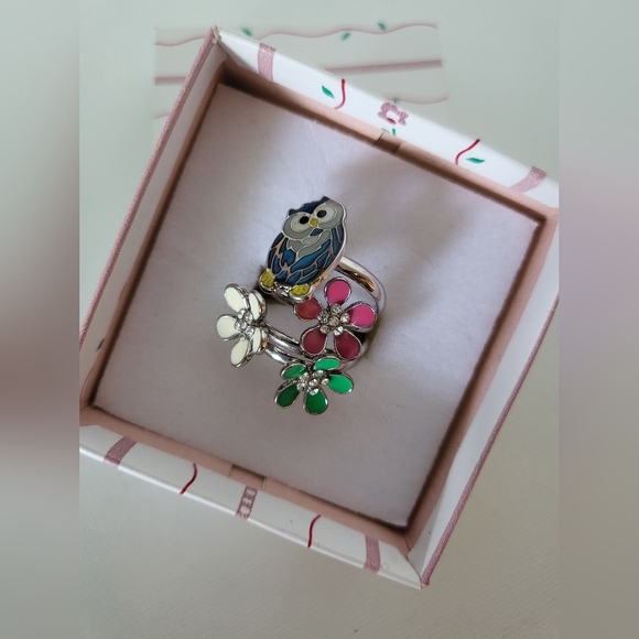 🕳️ Three Flower Ring - With Owl - Picture 13 of 14
